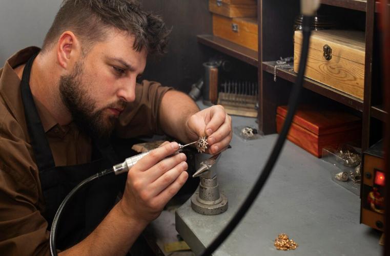 How Does Permanent Jewelry Work